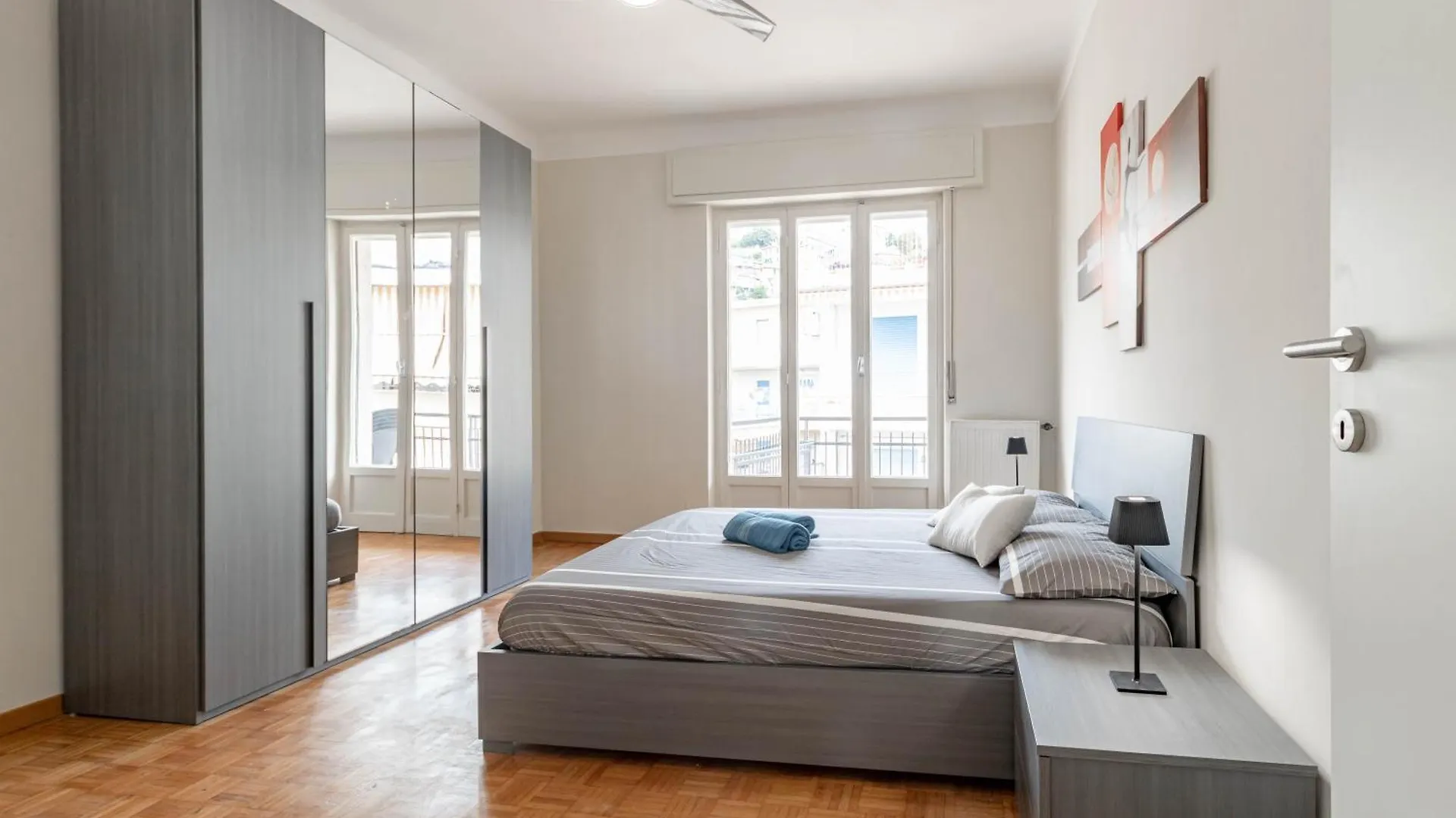 H11 Casa Meridiana Centro - Sanremo Apartment