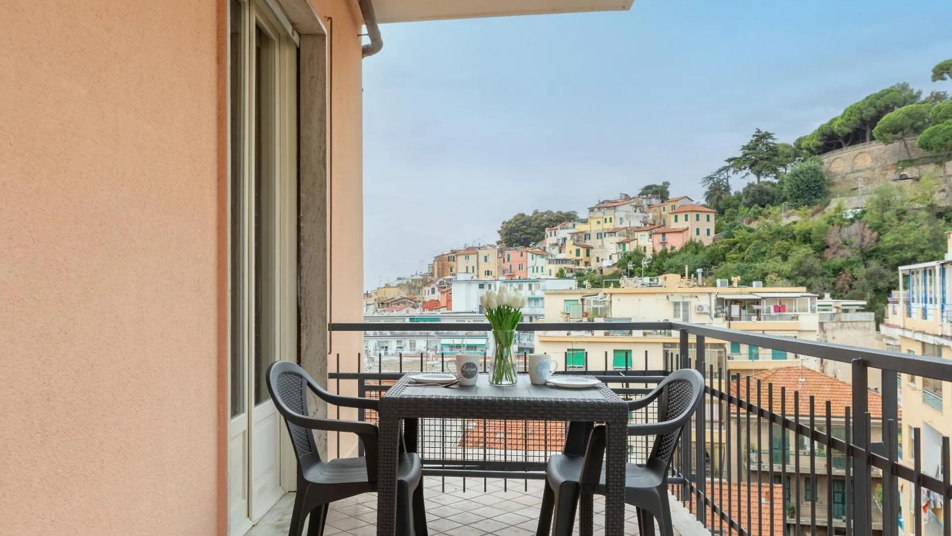 H11 Casa Meridiana Centro - Sanremo Apartment